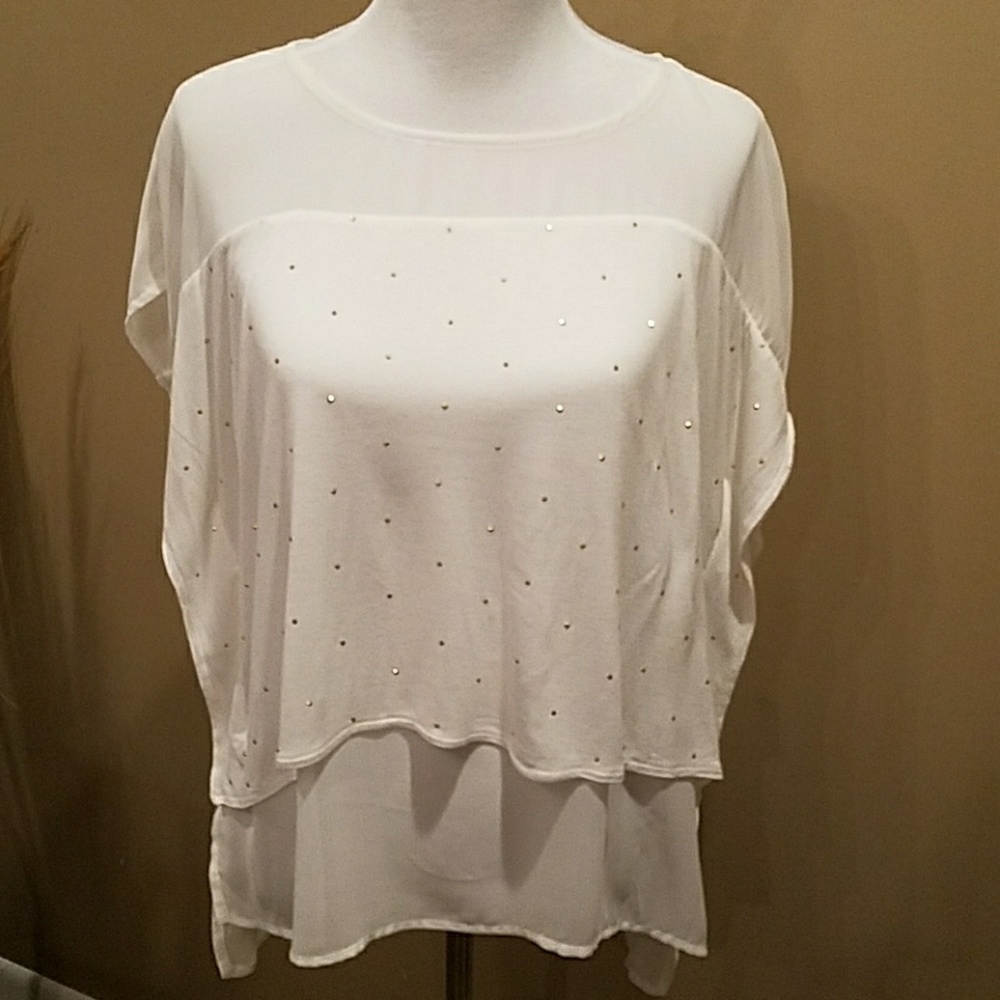 Jennifer Lopez White and Gold Flowy Layered Top